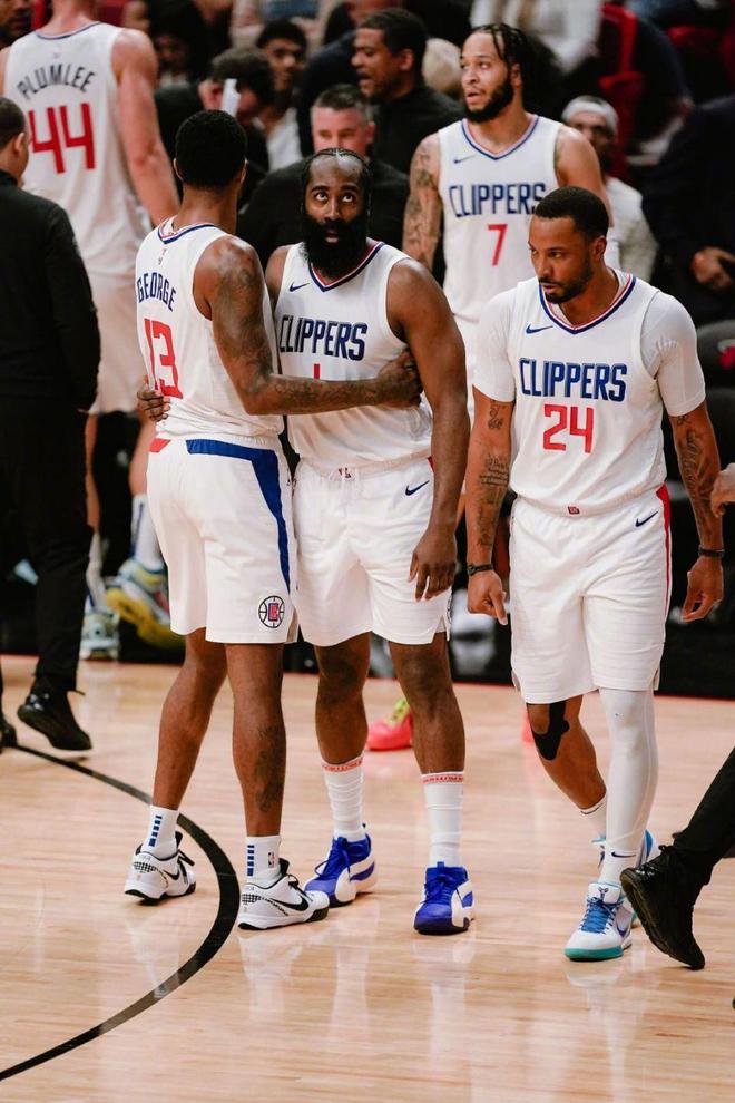 反手回切 反手回切